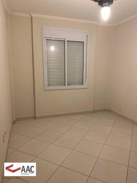 Apartamento para alugar com 2 quartos, 75m² - Foto 14